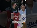Lagu DODGERS: MIGUEL ROJAS SWAP JERSEY met JAIME JÁQUEZ JR van MIAMI HEAT in NBA