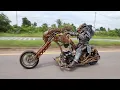 Video di Insane Lifelike Character Chopper || ViralHog
