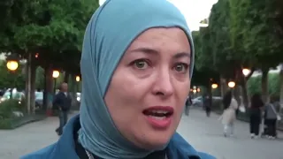 قهرني وشواني ومستحيل نسامح ودموعي ربي يحاسبهم عليها دندنها