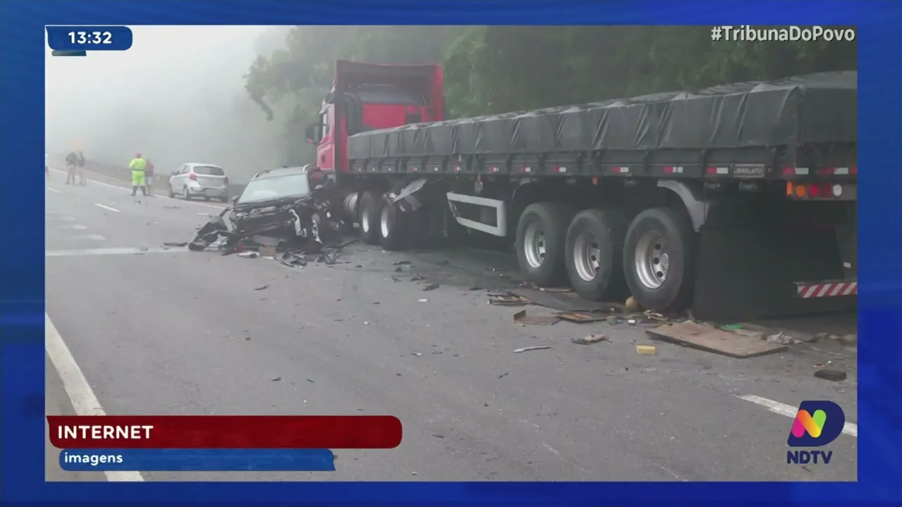 Engavetamento na BR-376 envolve quatro veículos e interdita rodovia