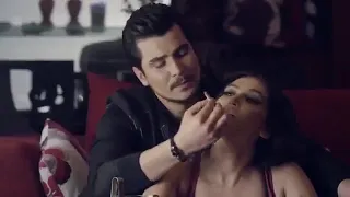 رقص الف رقصة ليعلن نسيان الماضي  فسقط سكران ينادي باسم حبيبته  فاشلة هي ادوار النسيان   دندنها