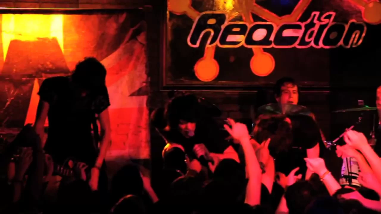 ASKING ALEXANDRIA - If You Cant Ride Two Horses At Once You Should Get Out Of The Circus