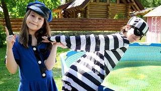 Kids show important rules with Stranger👮‍♀️👀