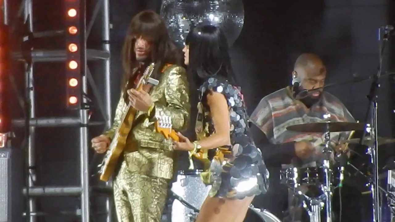 Khruangbin live "People Everywhere(Still Alive)" @ Desert Daze Festival Lake Perris, CA 10/13/19 Khruangbin live "People Everywhere(Still Alive)" @ Desert Daze Festival Lake Perris, CA 10/13/19