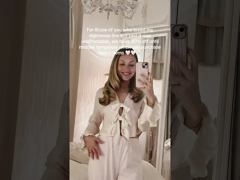 When bedtime is an occasion 💭✨🤍 #nightwear #oldhollywood #boudoir