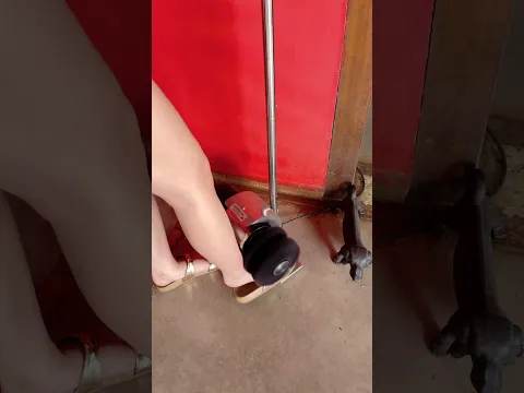 Máquina que engole o pé