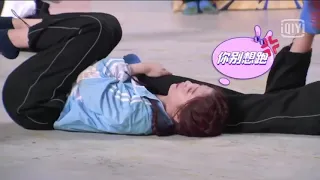 SHUXIN REMOVED SHAKING S SOCK AND TICKLED HER TOO 