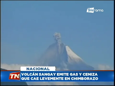 Volcán Sangay emite gas y ceniza que cae levemente en Chimborazo