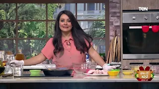 طريقة عمل فراخ بالبصل المكرمل مع الشيف فيفيان فريد 