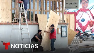 En Puerto Vallarta la población se prepara para el impacto del huracán Simón | Noticias Telemundo