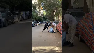 يالهوي علي اللي مسكر عملو مع الراجل ده تاله شيل الشوال Funny هتضحك Comedy كوميديات 