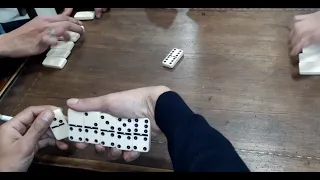دومينو زوجى   زميلى لعب ضدى وقعد تحت ايدى اسيبه       دندنها