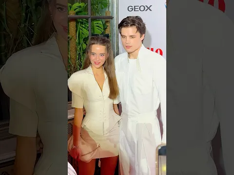DO YOU LIKE THIS SONG and OUR LOOK? ВАМ НРАВИТСЯ ЭТА ПЕСНЯ И НАШИ ОБРАЗЫ?