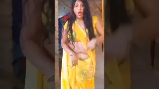 desi bhabhi dancing in saree and showing her hot sexy navel 