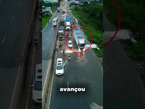 Este Caminhão Bloqueou O Hidrante