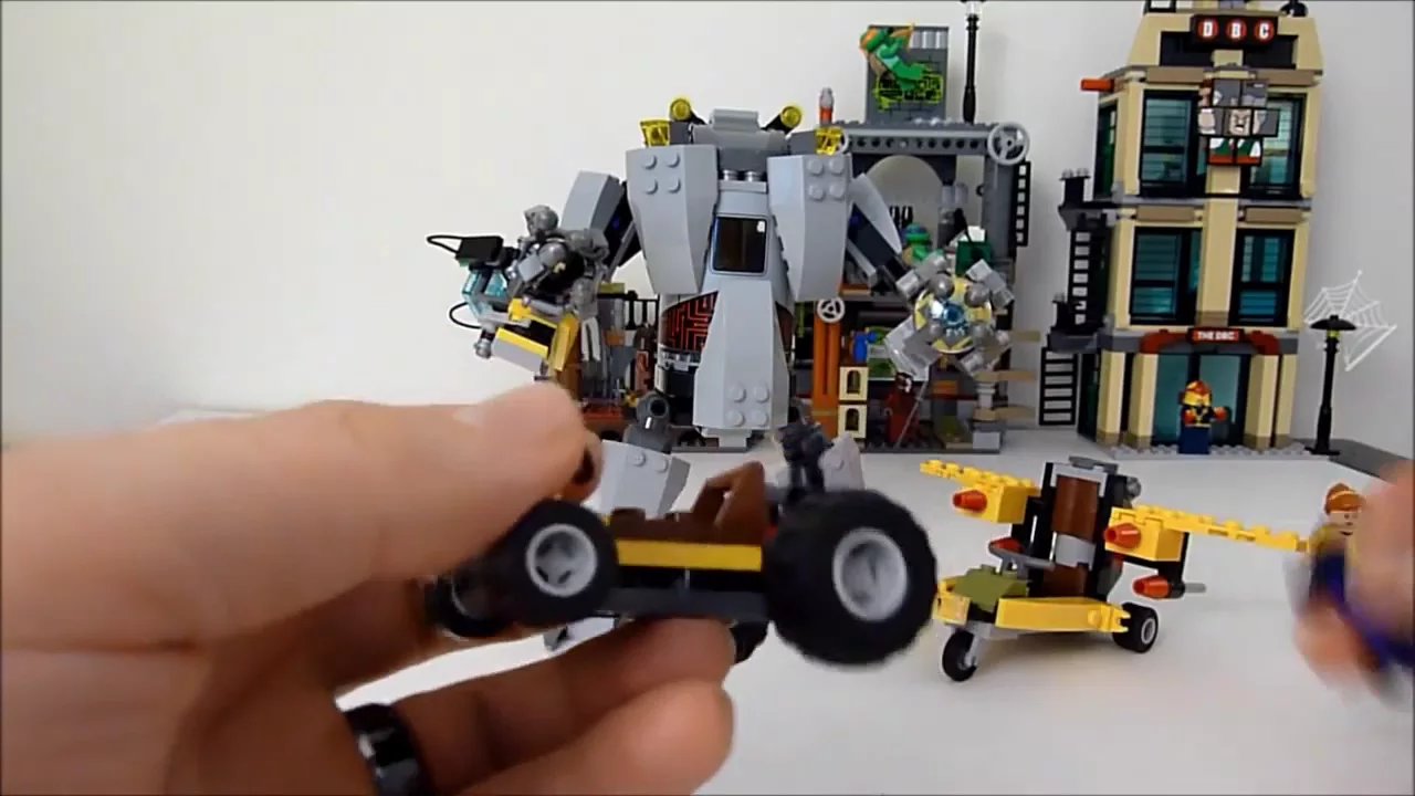 Includes 4 minifigures: Donatello, Raphael, April, Baxter and 1 character: Mouser mini robot. Featur. 