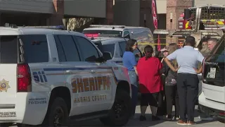 Employee killed after vehicle crashes into Nothing Bundt Cakes in Atascocita