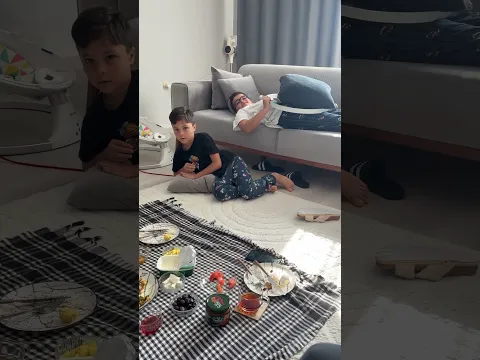 Annemin parmağı sakatlandı Devran ile Onur yardım ediyor #shorts