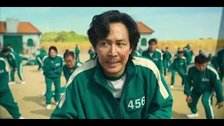 SQUID GAME RED LIGHT GREEN LIGHT SCENE 