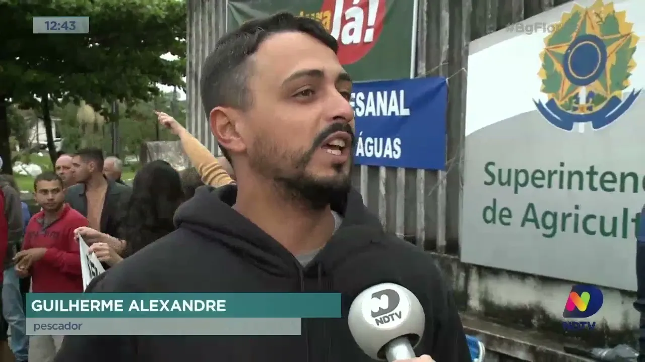 Pescadores de 35 embarcações não autorizadas fazem manifestação em Florianópolis