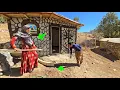 Download Lagu Building a nomadic mother's shelter 🛖 with the help of a kind man 🙏 before the harsh winter ❄️