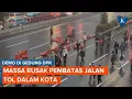 Download Lagu Masuk Tol Dalam Kota, Massa Demo DPR Gulingkan Pembatas Jalan