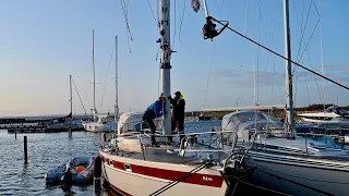 Getting our 20 meter mast OFF the BOAT – Ep. 230 RAN Sailing
