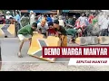 Download Lagu Emosi Warga Manyar, spontan menyingkirkan pembatas jalan..!! #manyar #demo
