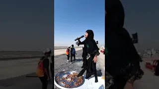 عمي برد كلبك يزاير شاهد طفلة وهي تعزب زوار طريق المشاية زيارة الاربعين 