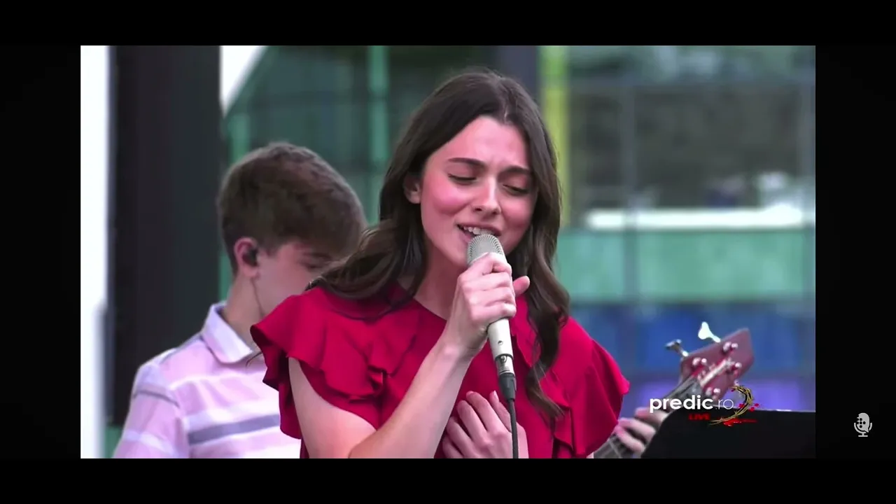 Biji din Barbulesti-Vasile Oprea-Laura Bretan- Doamne mai vreau rusalii ( Cântări Crestine) Biji din Barbulesti-Vasile Oprea-Laura Bretan- Doamne mai vreau rusalii ( Cântări Crestine)