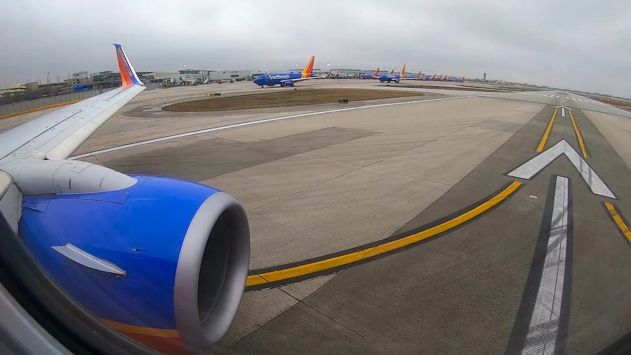 +30 Minutes of Chicago MIDWAY Airport Plane Spotting
