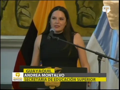 Presidente presentó el programa de becas y postgrados