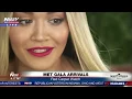 WATCH Rita Ora STUNS In Met Gala 2018 Red Carpet Arrival FNN
