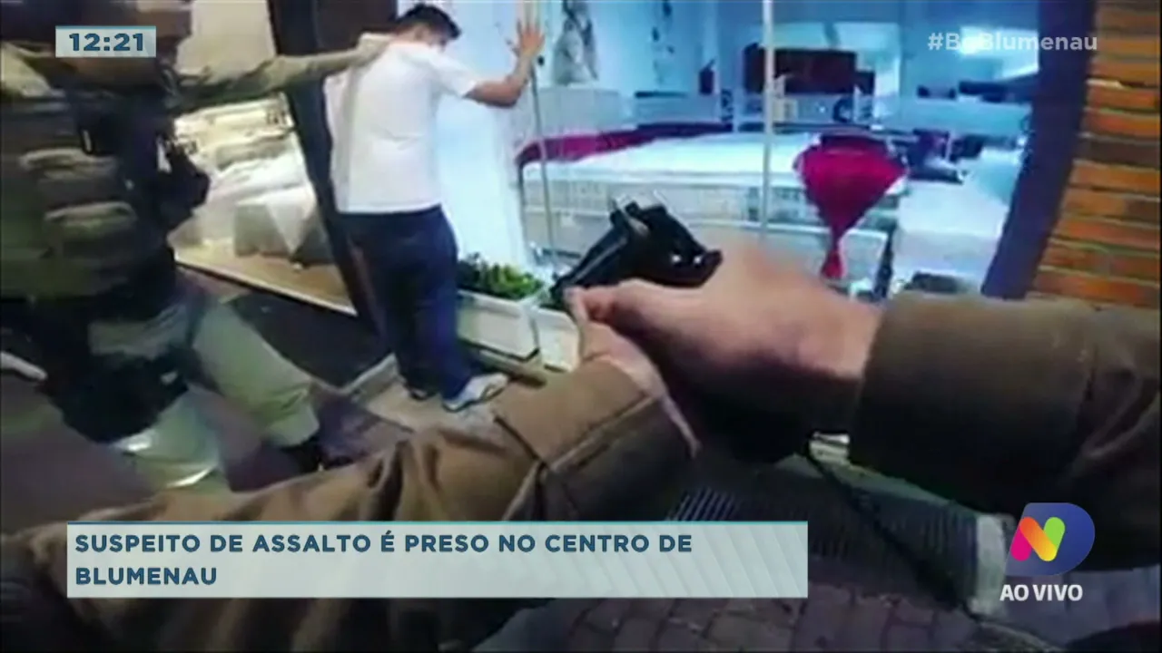 Após assaltar loja de chocolates com facão, homem é preso em Blumenau