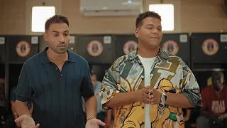 بيورث نادى رياضى فائز ببطولة الدورى بعد وفاة ابوه لكنه مفلس فبيجيب لعيبه من الشارع وبيلاعبهم 