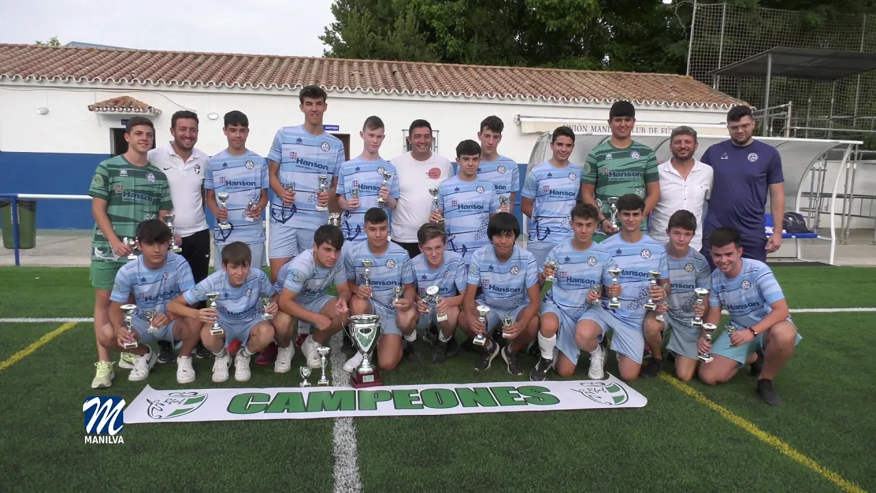 La Unión Manilva cadete recibe la copa de campeones
