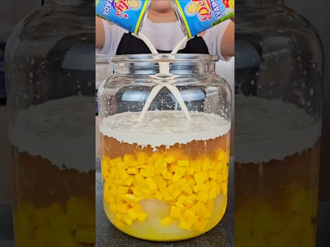 Mango tapioca in a jar; Sweet, creamy, and loaded with soft tapioca pearls and juicy mango pieces.🥭