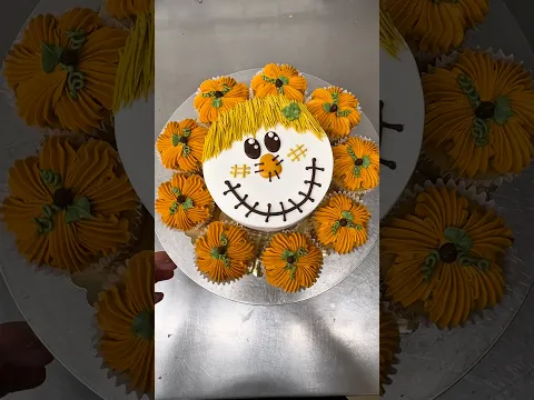 Itβs scarecrow season π #cakedecorating #shorts