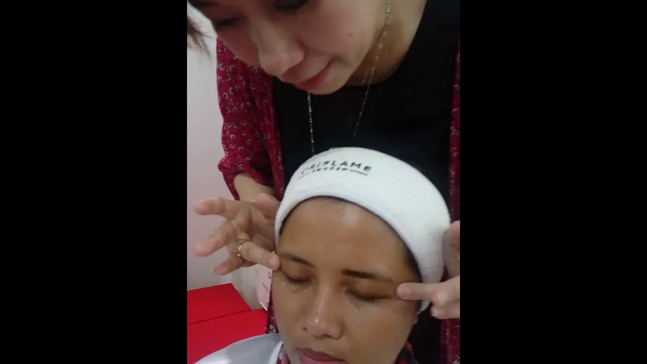 CARA PAKAI EYE CREAM YANG BENAR !!