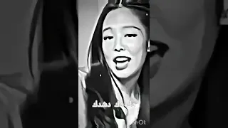 تفاحه نضجت و سقطت في فمي 