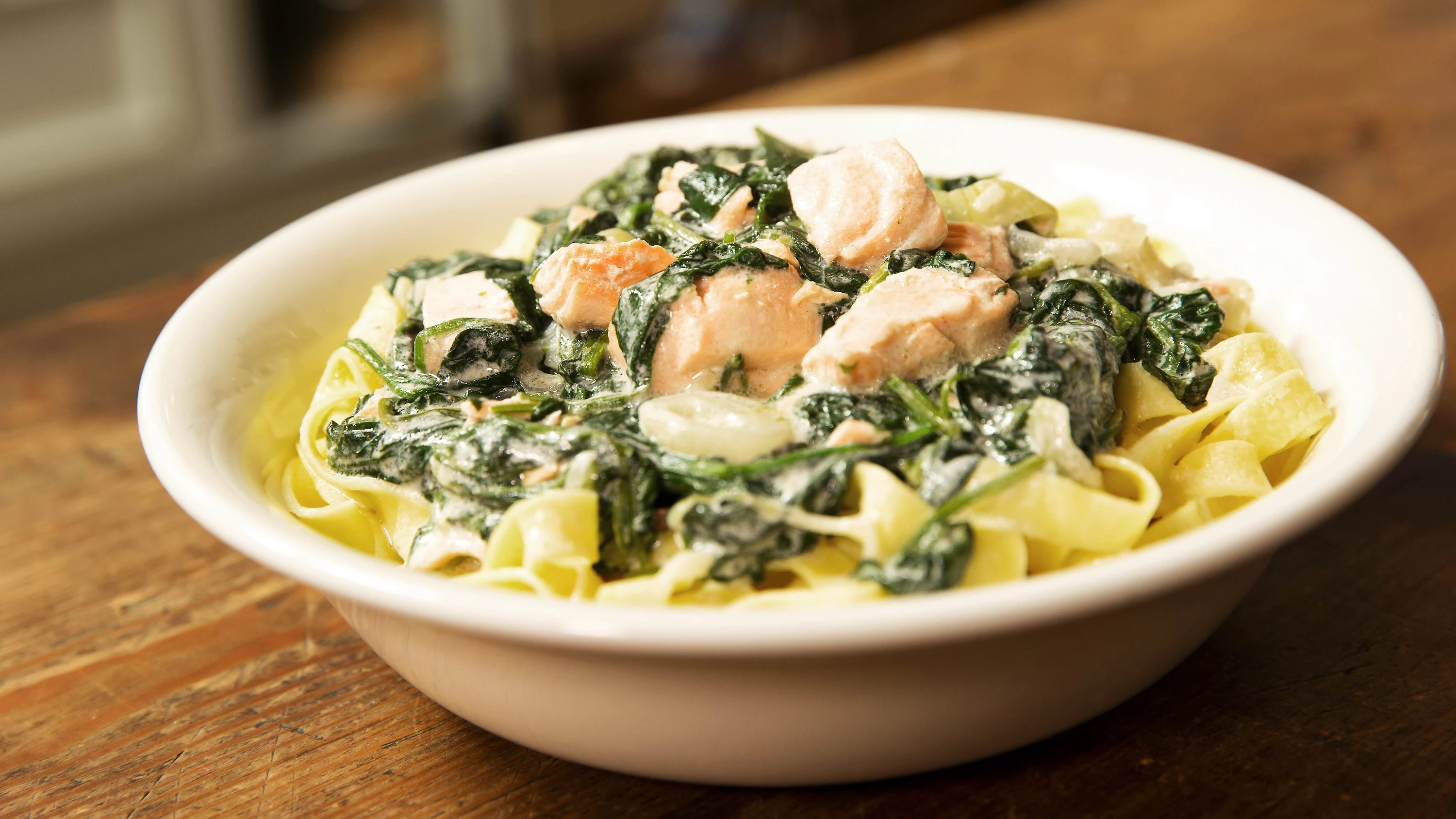 One Pot Lachsnudeln mit Spinat / Sallys Welt