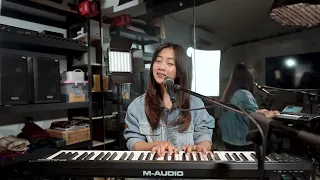 Timbul Seperti Emas - Michela Thea
