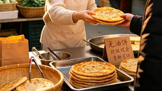 【LIVE】A young woman is selling oil-free flatbreads at the morning market.