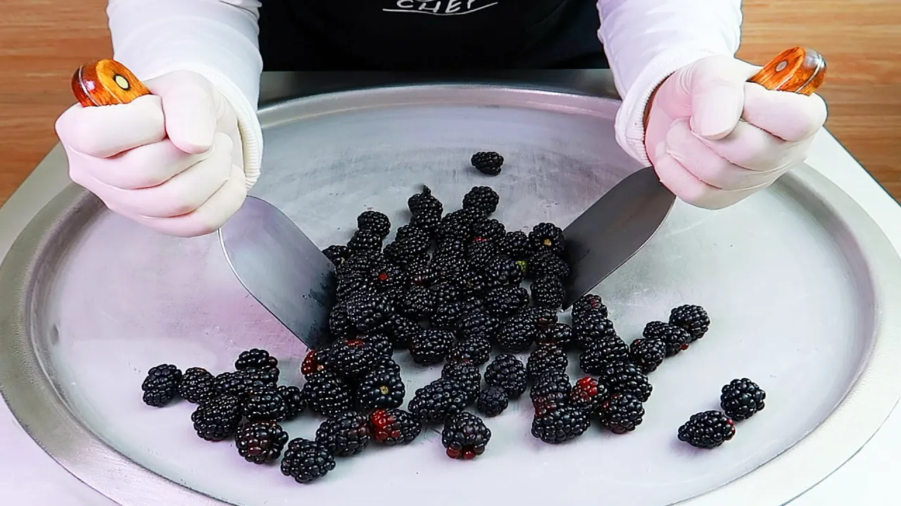 Homemade Blackberry Ice Cream - No Churn