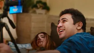 راجل بيطلع لايف مع جثة مراته علشان يطلع ترند وبيتجنن بسبب التيك توك 