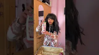 الام الجزائرية وبنتها كي يجو رايحين الحمام 