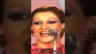 حبيبتي ورده اميره القلوب وانا جنب منك بحس بامان دندنها