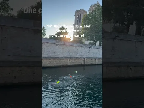 Traversée de Paris à la nage ! 8,5km de bonheur. Qui veut le faire l’année prochaine ? @openswimapp