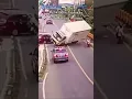 Download Lagu Detik-detik Kecelakaan Terekam CCTV! Sebuah Avanza Tabrak Truk Box Hingga Terguling