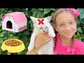 Download Lagu Sofia redt een verloren kitten en maakt een speelhuisje